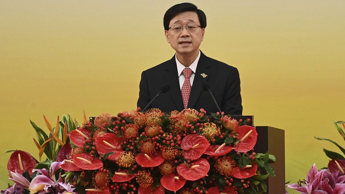 Si Ťin-pching uvedl do funkce nového hongkongského správce Johna Leeho